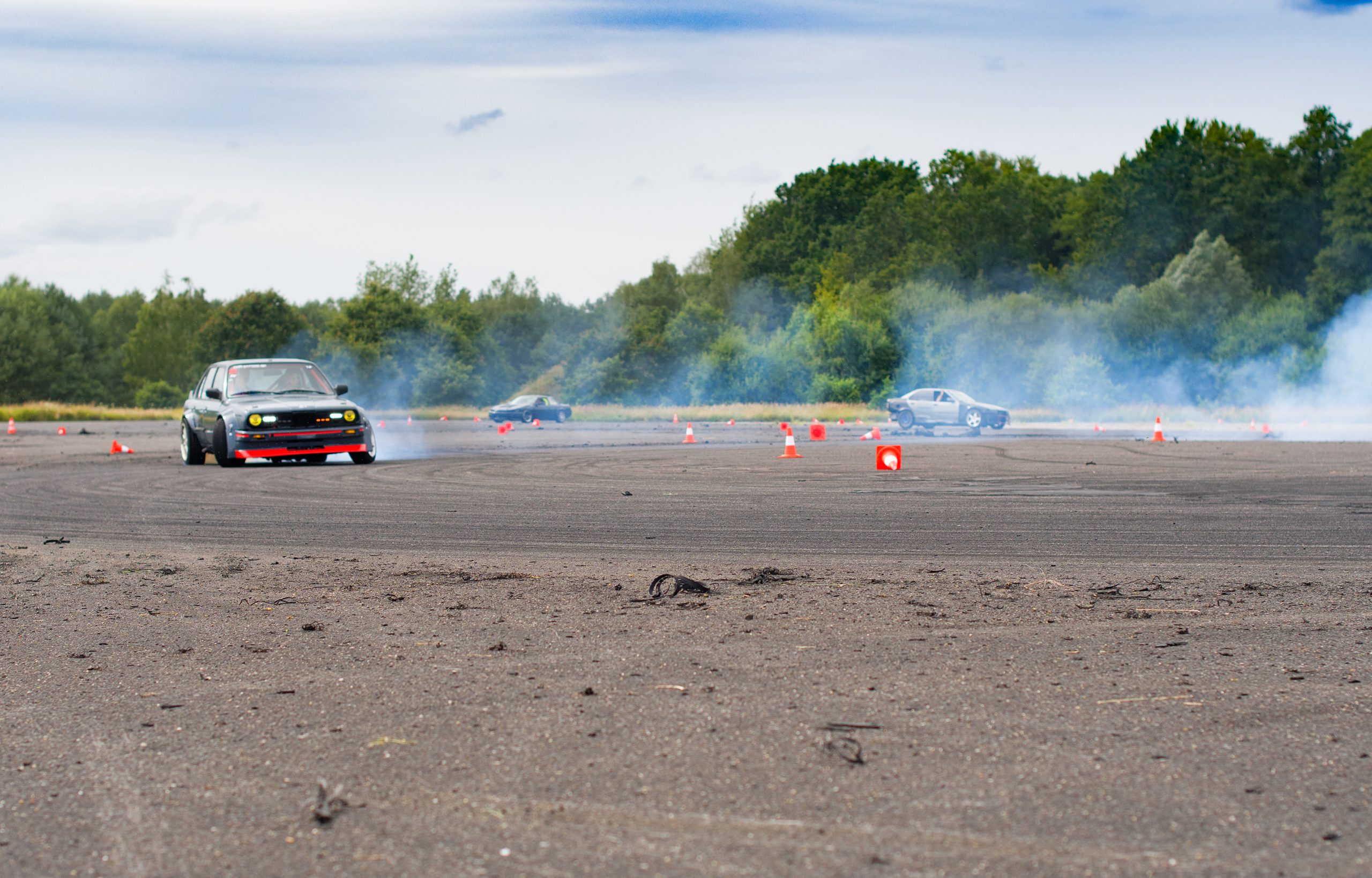 Dragracingbil som driftar